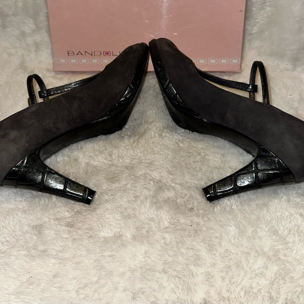 Bandolino Black and Gray Textured Peep Toe Heels